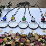 Elegante Halskette mit Lupenanhänger